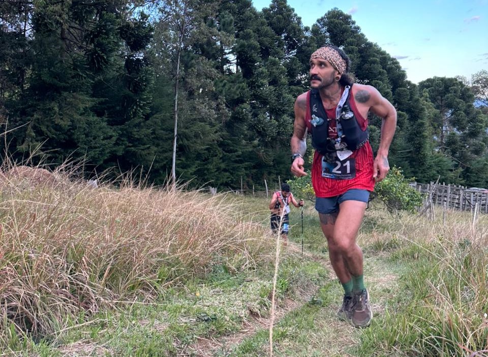 Hoslany Fernandes garante 3ª melhor marca na “Maldição do Corpo Seco”, em SP